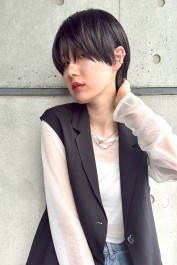 暗髪×マッシュショート