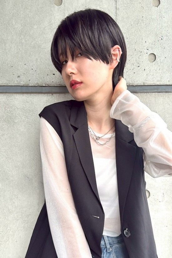 暗髪×マッシュショート