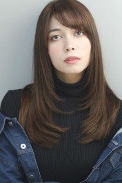 大人かわいいツヤツヤストレート