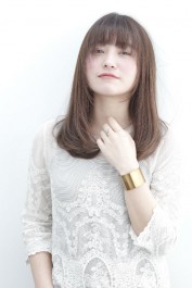 ツヤツヤストレート内巻きロブ